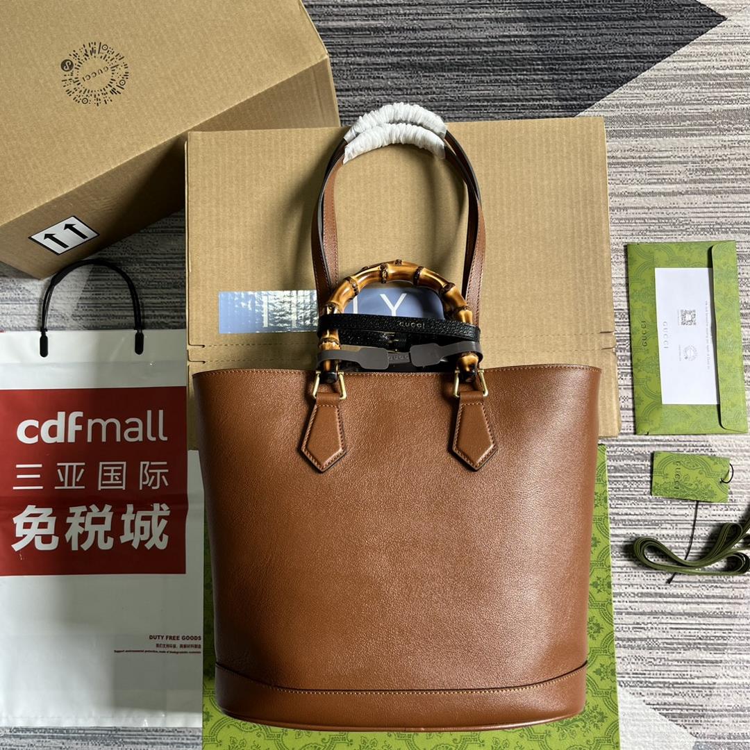 Equipped with a complete set of packaging GG Dianas bamboo tote bag inherits the brands design