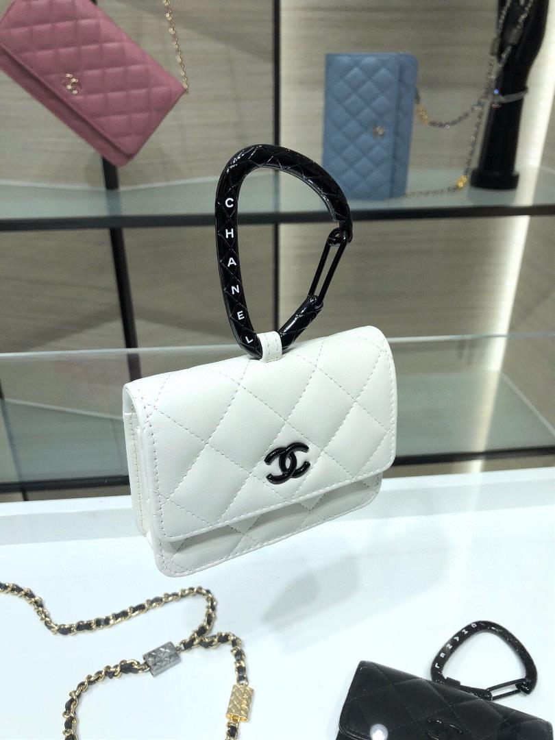 chanel  AutumnWinter New Jewelry Hook Hook Hanger Card Bag Small Sheepskin AP2397 Size 9X