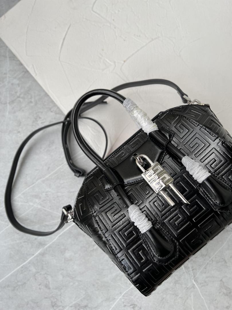 French GIVENCHY 887845560 Aintong Embossed Letter New Handbag ClassicMINI ANTIGONA LOCK BAG IN