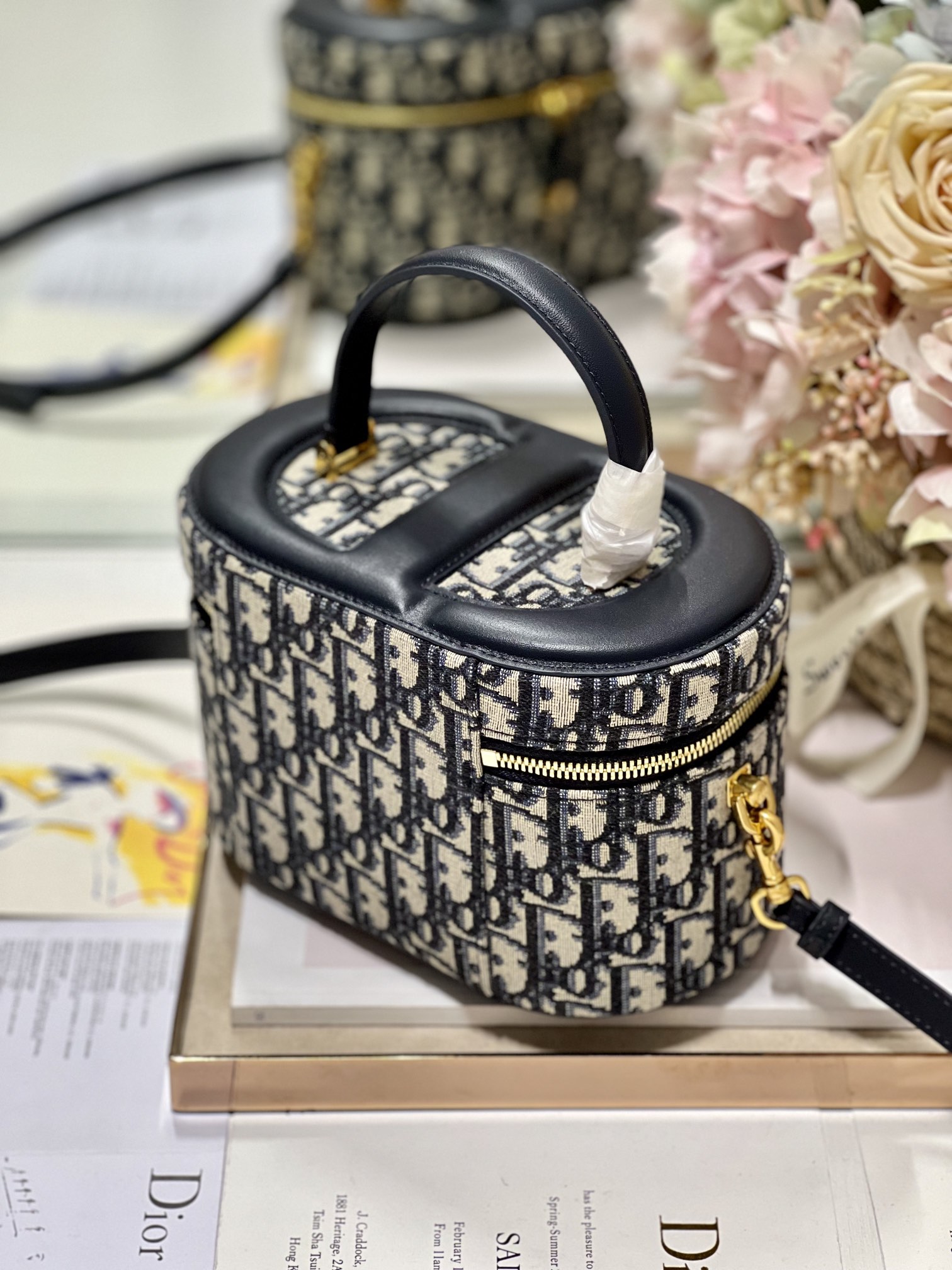 Dior New Small Blue D Makeup Box BagThe design is more exquisite The exquisite design fully re