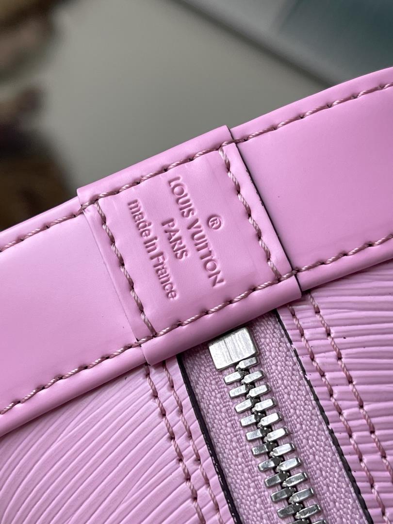 lv M22620 Light PinkThis Alma BB handbag features the iconic texture of Epi leather accen