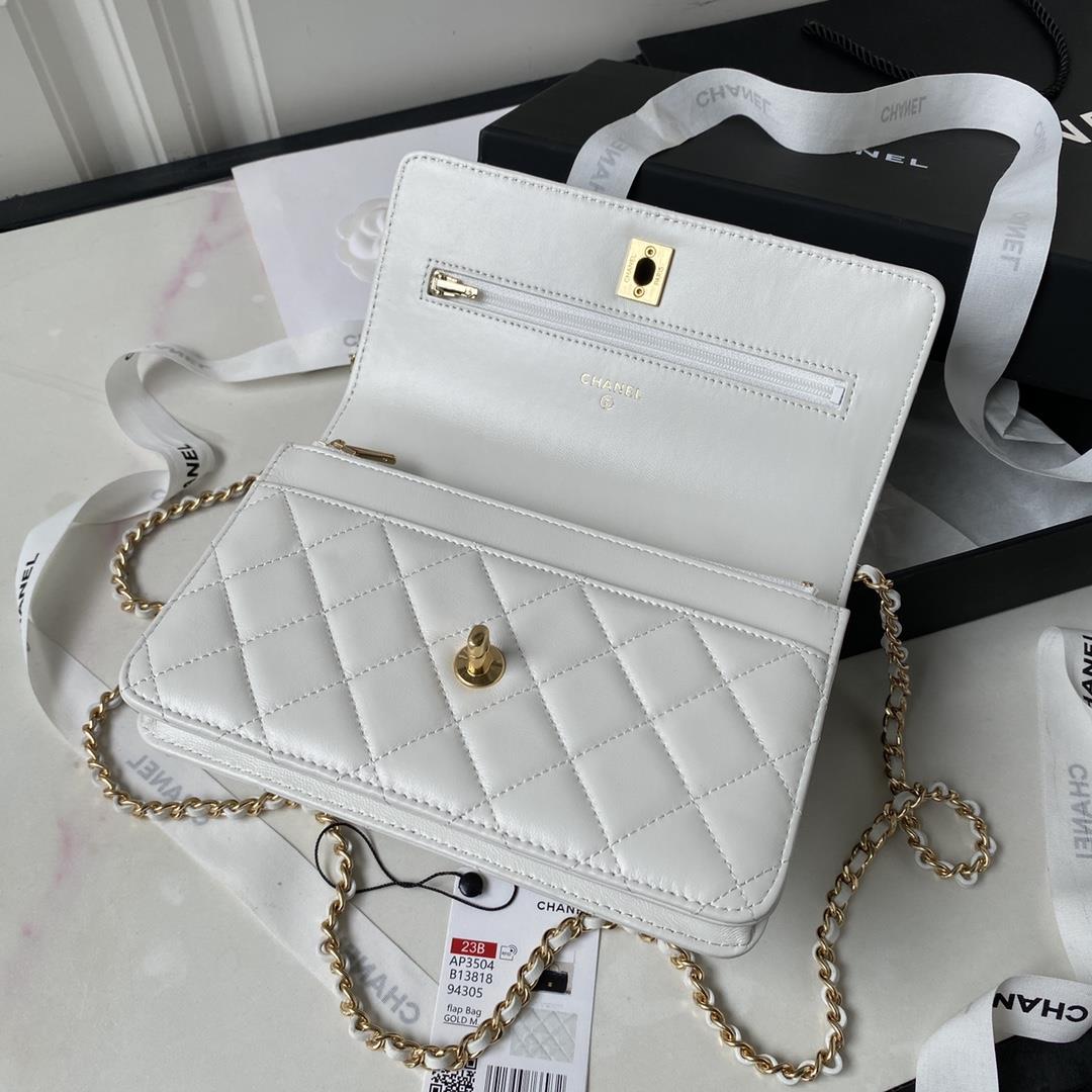 chanel NewPearl Handle AP3504 white At first sight I fell deeply in loveImported lamb ski