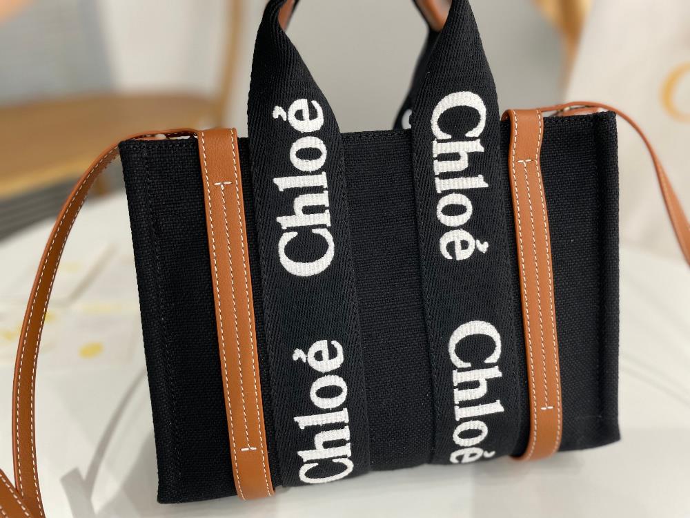 Small blackChloes new Woody Family Tote bagThe cool black ribbon and letter embroidered c