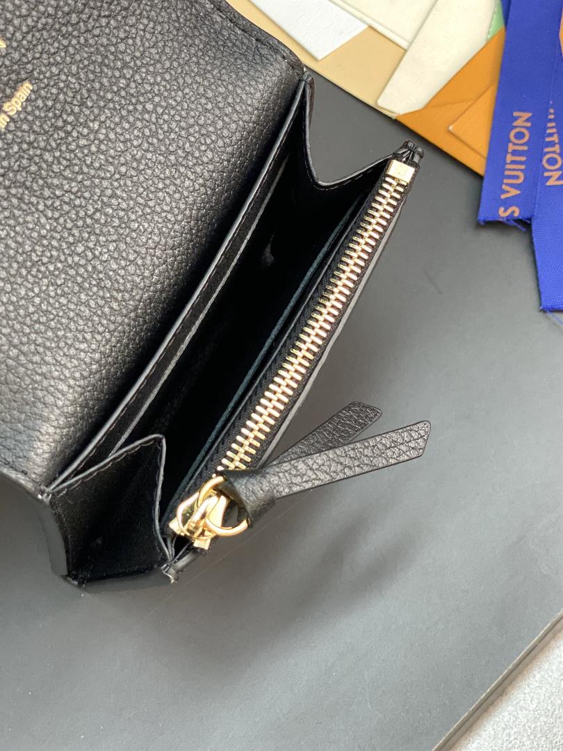 The M81520 Black Womens Zero Wallet Card Bag is small and exquisite yet extremely practi