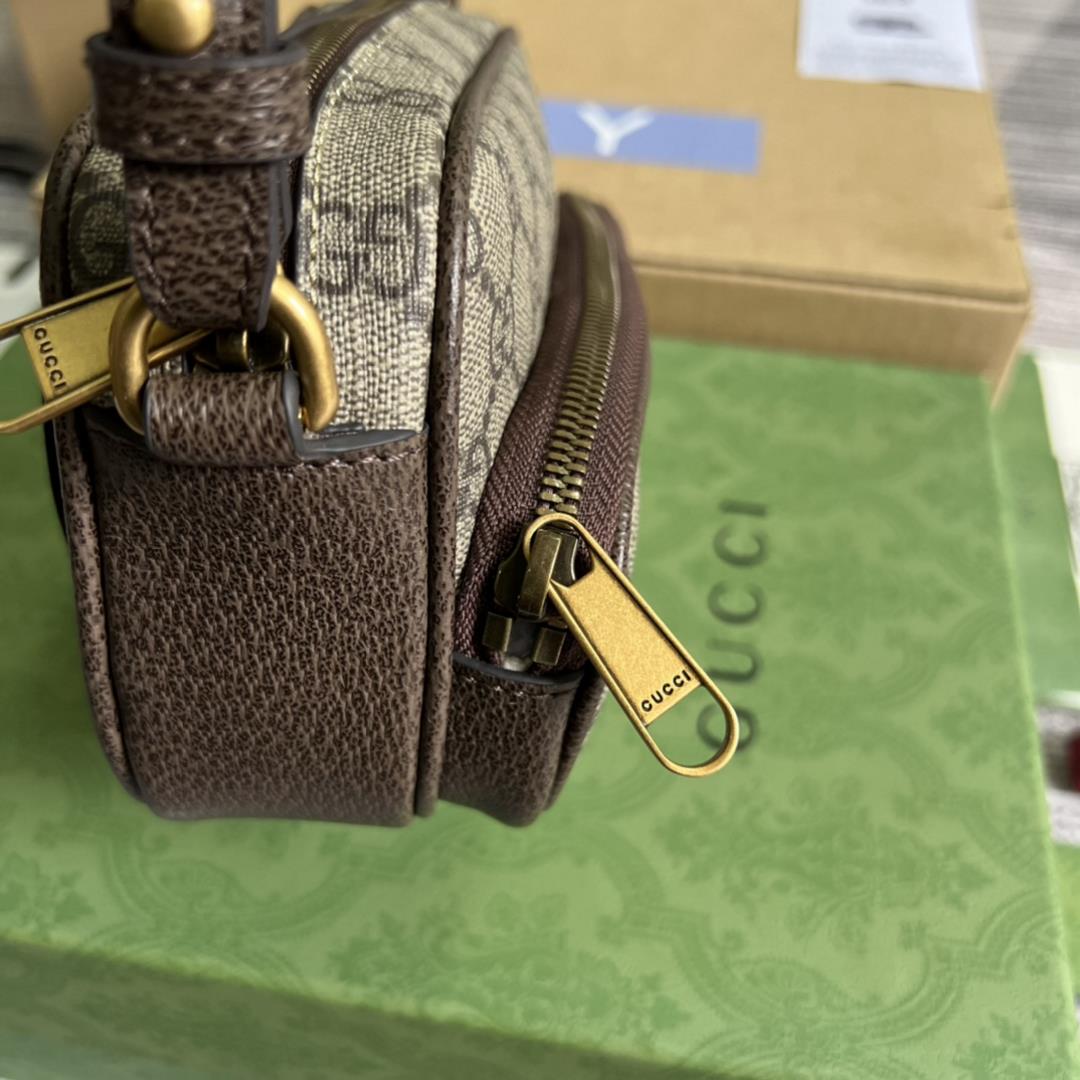 Equipped with a full set of counter green packaging the Ophidia series mini handbags are rejuv