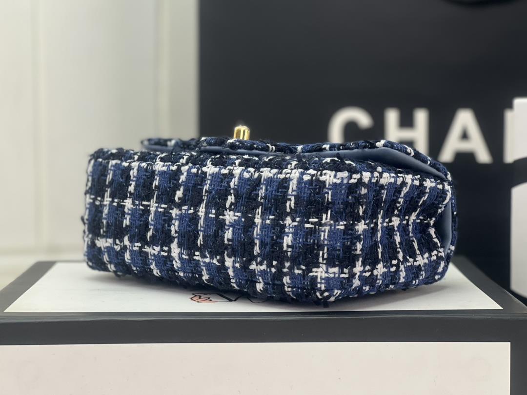 Chanel CF woolen series this is a bag that can be praised by all friends around us for it