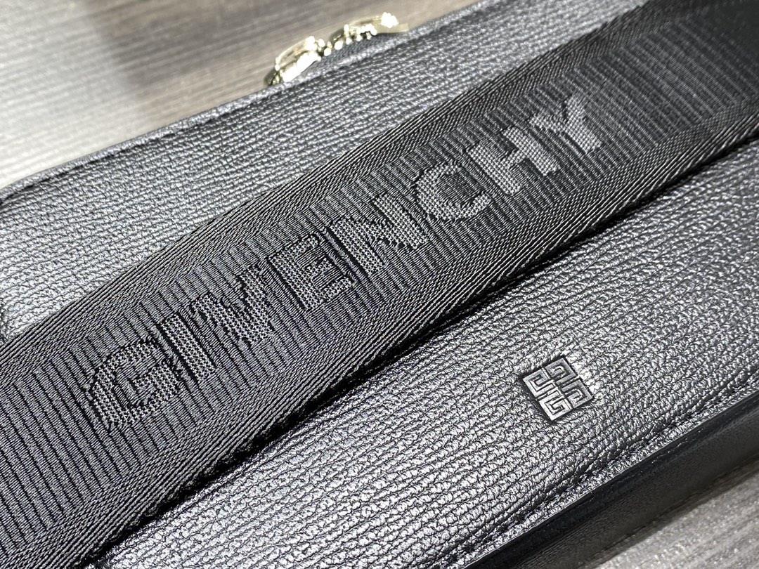 The 650GIVENCH Antigona U camera bag is made of goat skin with a size of 185x12x55cm a zipper 