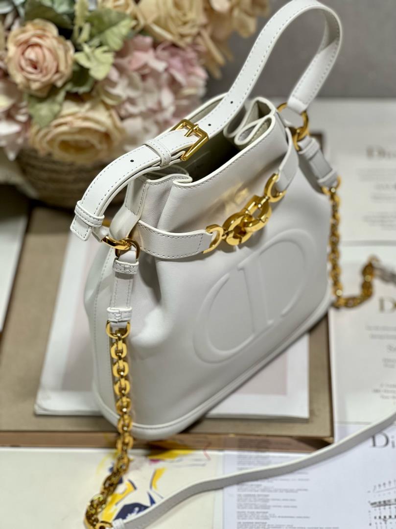 CEST DIOR large handbag whiteThis Cest Dior handbag is a new autumn 2023 item elegant and clas