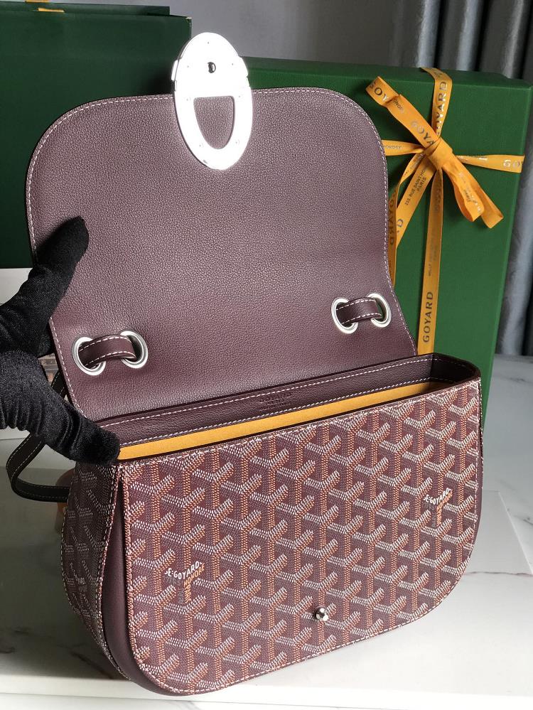 GOYARD 233 lll retains the iconic elements of the classic version such as eyecatching me