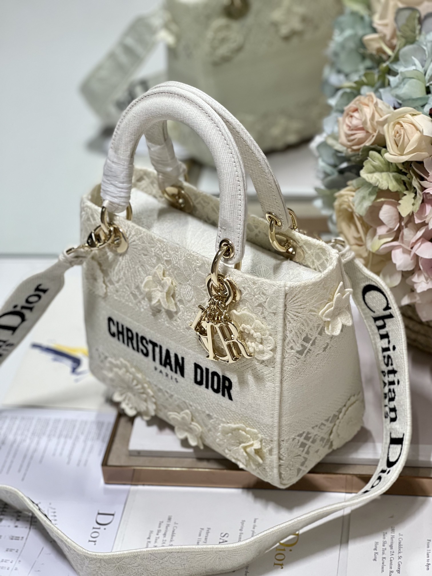 Fish silk white five grid embroidered Dai Fei L embroidered Dai Fei bag Cs D logo is fashionab