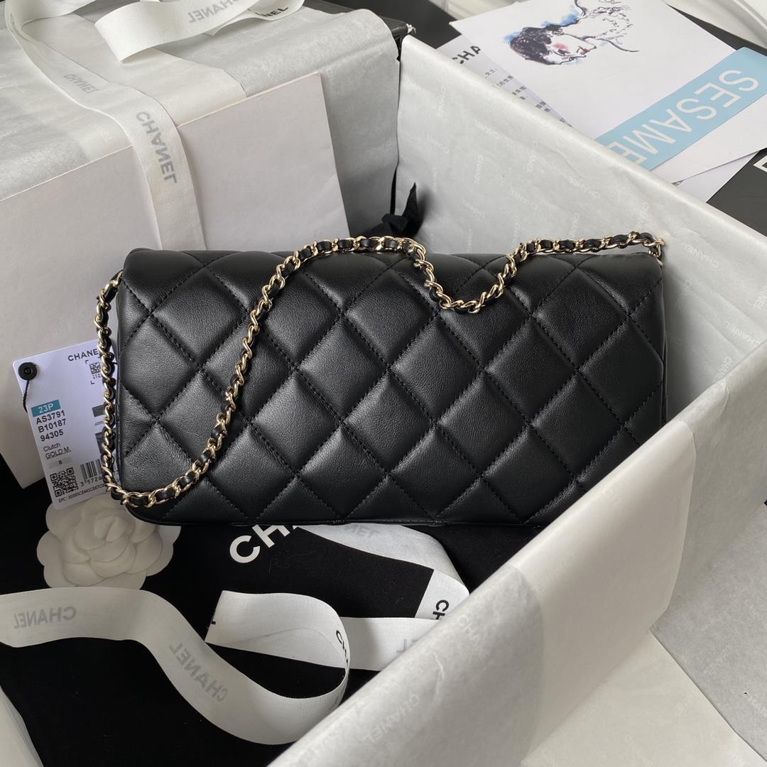 Chanel 23As popular pearl stick bag AS3791 has the same actual capacity as the CF small size I