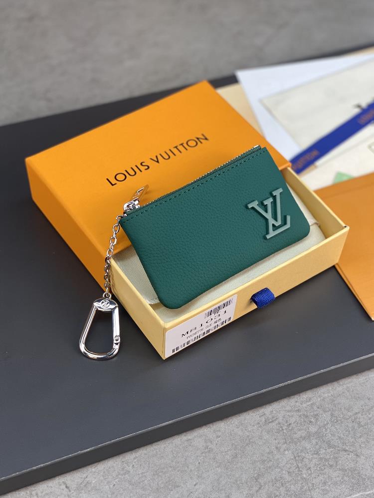 the m81031 green key coin purse is elegant and small with small leather bags which can be used for