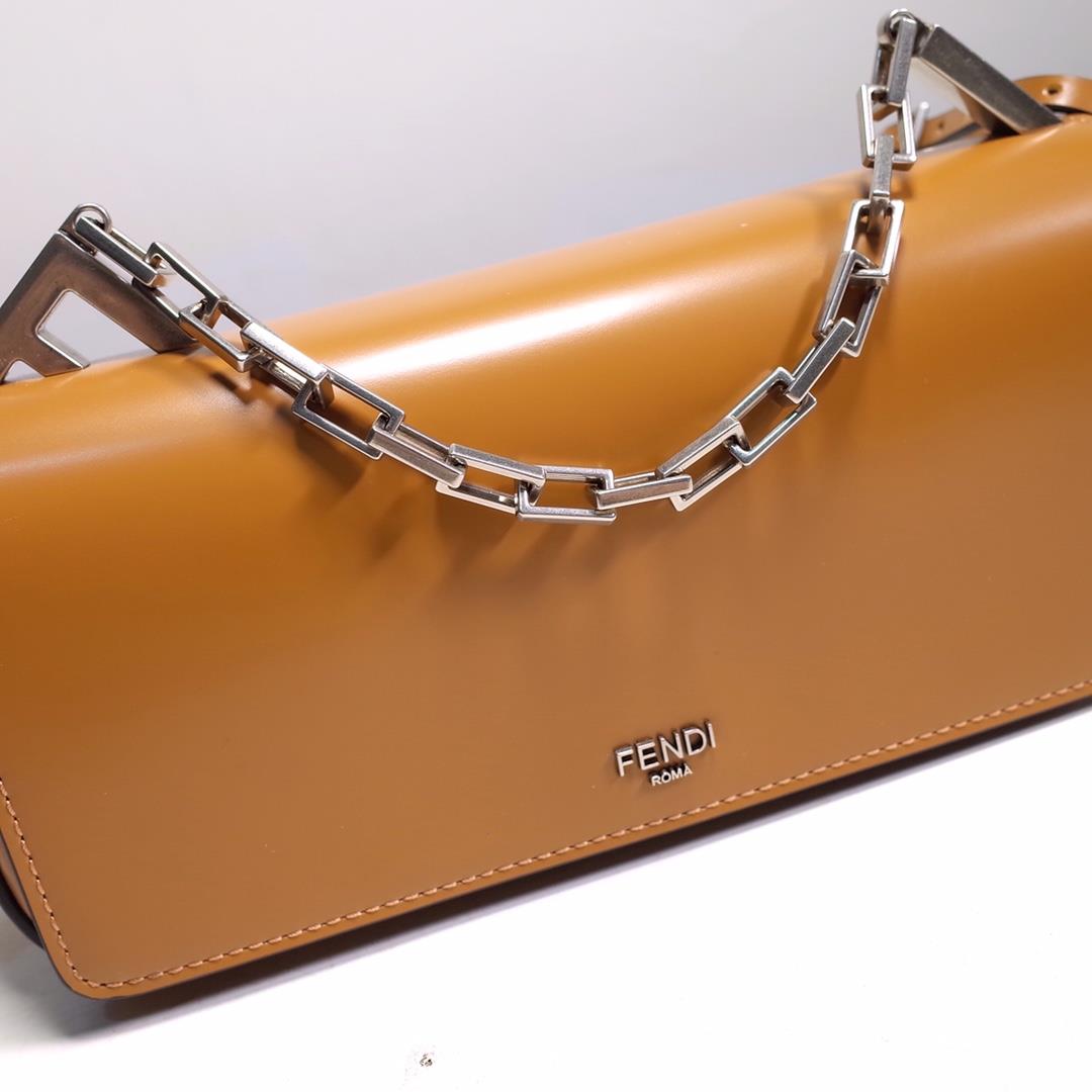 The FEND1 handheld bag is made of brown brushed leather material decorated with large F metal 