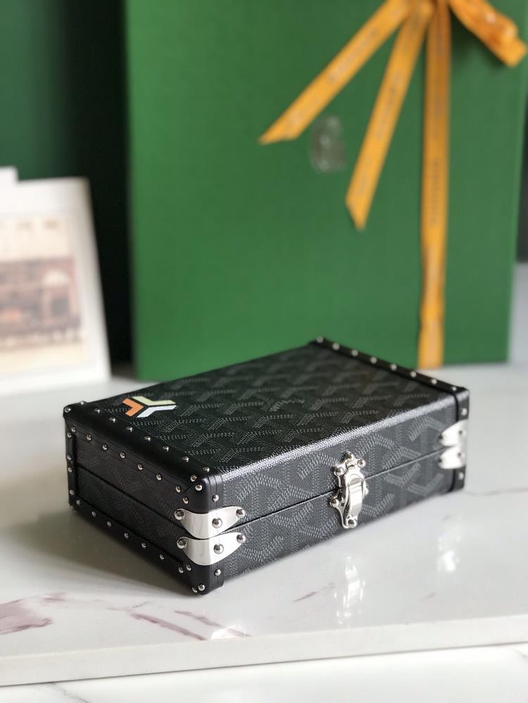 goyard small square box limited edition painted version The Minaudio bag is a classic inte