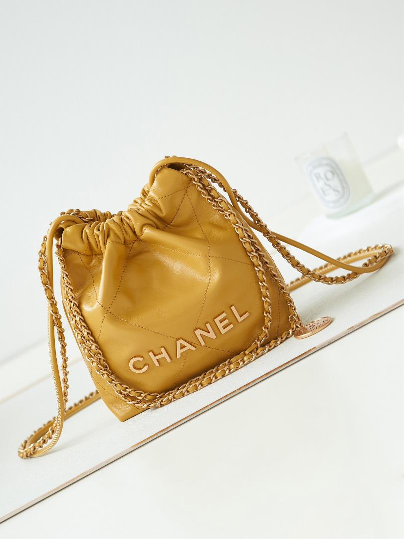 chanels mini22 hit HeartsThe bag accessories of Chanel Goose will always be planted with grass fro