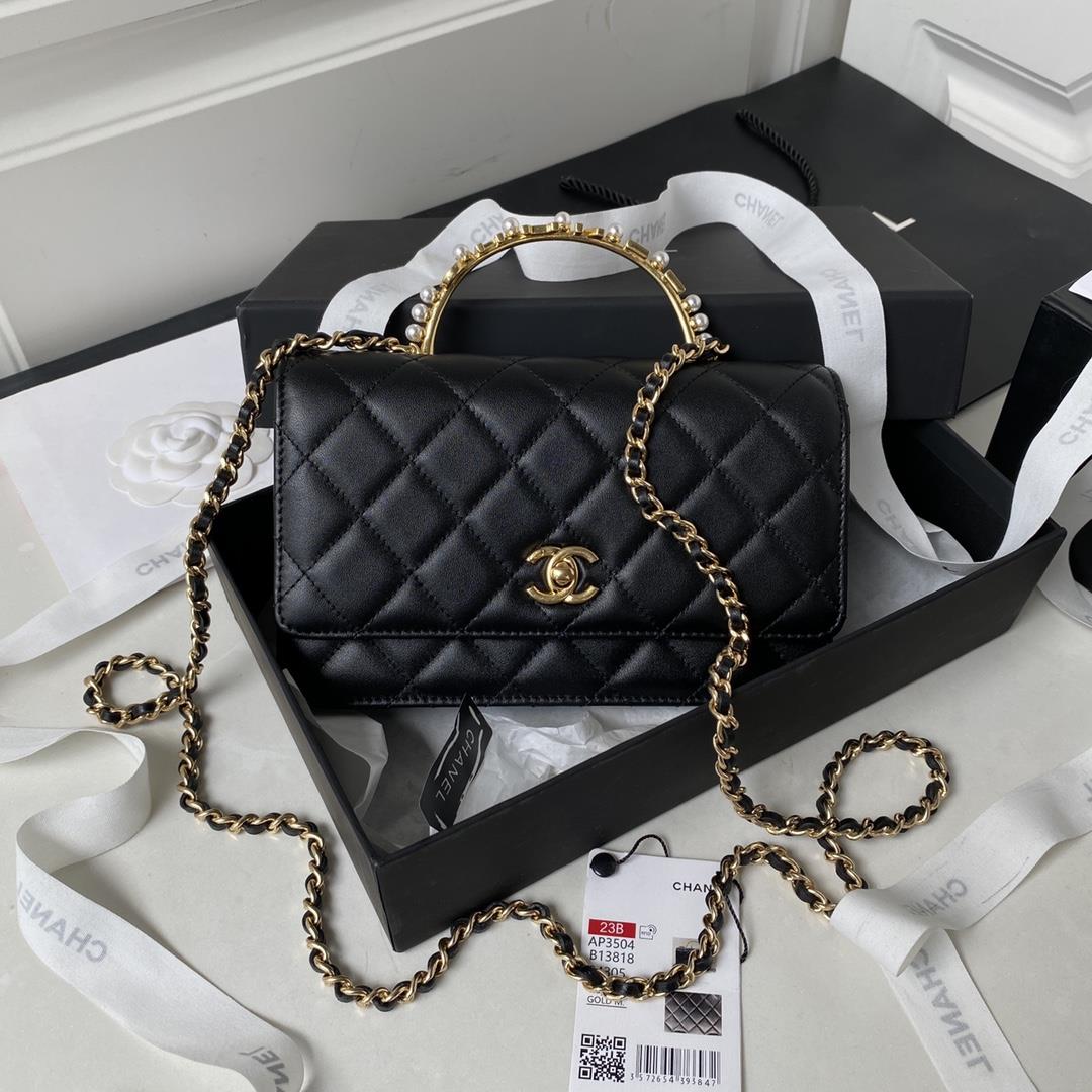 chanel 23B NewPearl Handle AP3504 black At first sight I fell deeply in loveImported lamb skin has