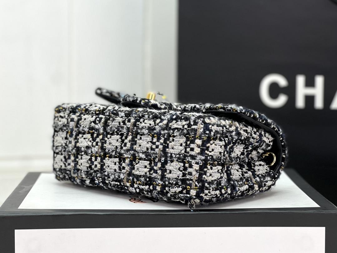 Chanel CF woolen series this is a bag that can be praised by all friends around us for it