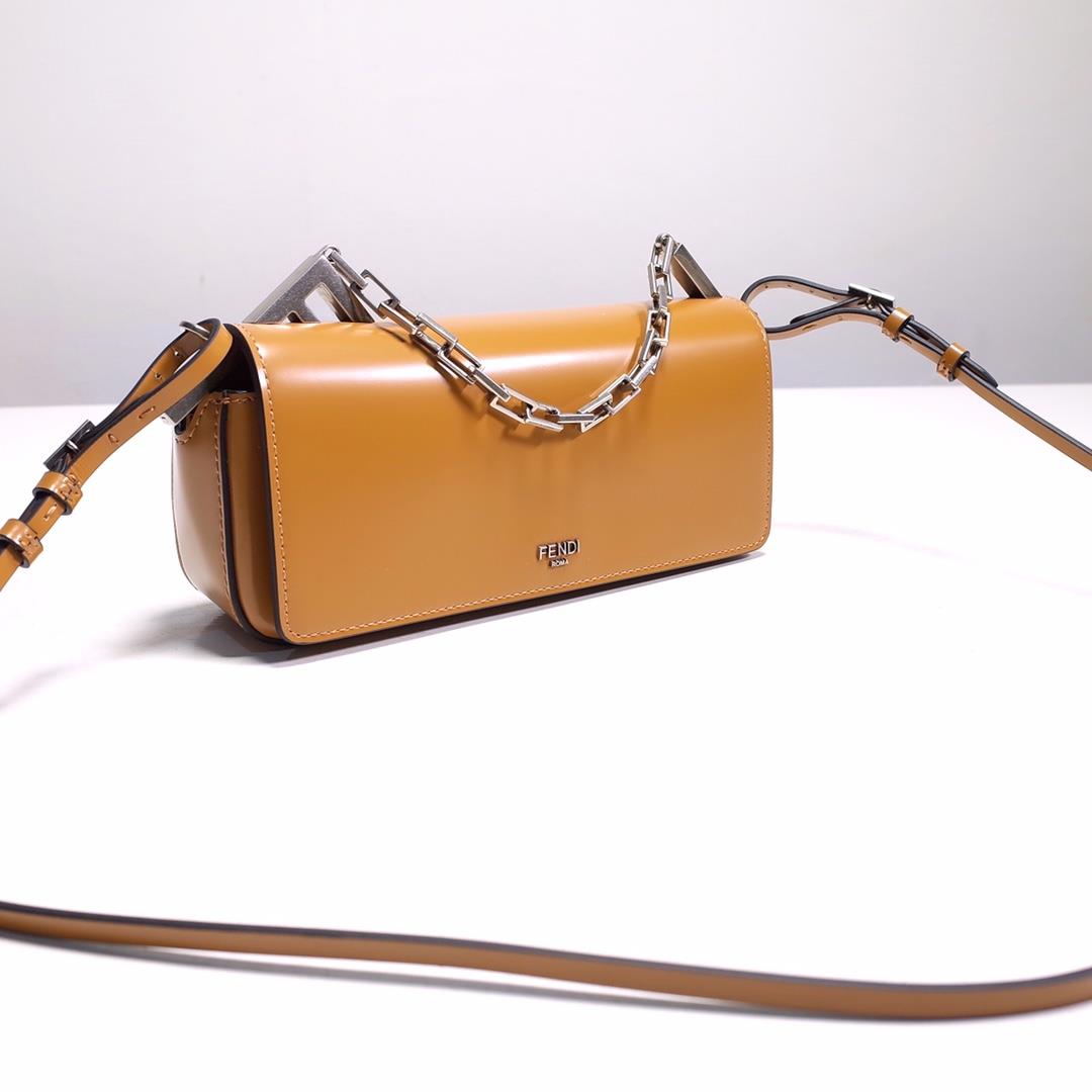 The FEND1 handheld bag is made of brown brushed leather material decorated with large F metal 