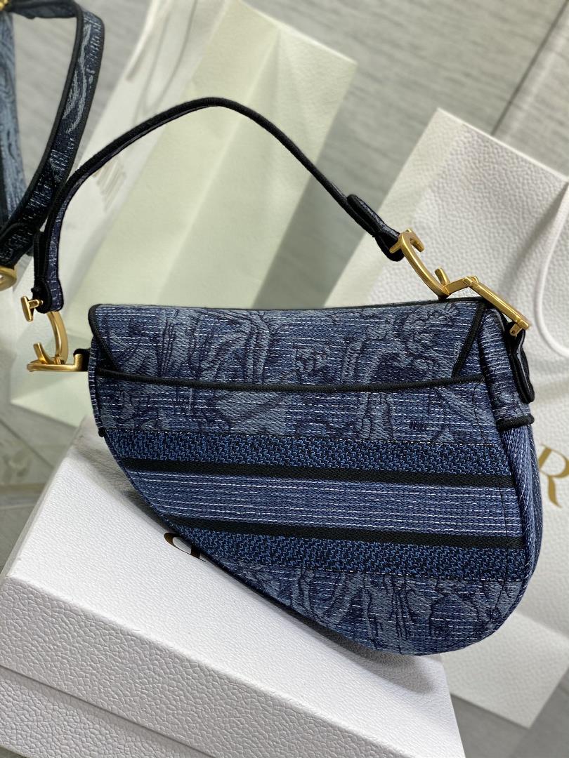 Dior in stock Saddle bags new early autumn denim blue embroidery is a reincarnation of f