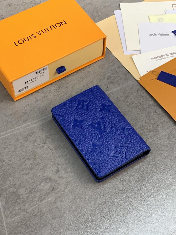 The M82560 Deep Blue pocket wallet is made of full grain Taurillon leather subtly featuri