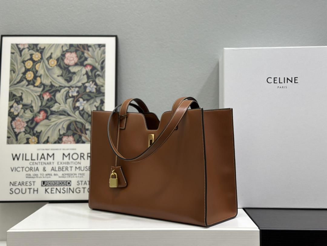 celines new Cabas new 16 series Tote features a simple opening and closing design for the larg