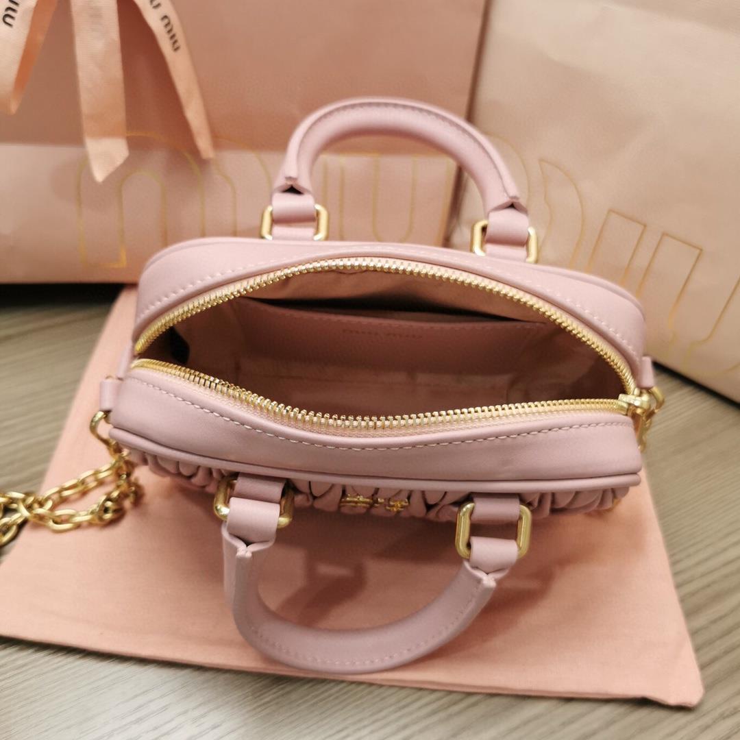 Small size The M familys new product Too Pretty Bowling Handbag features imported lamb skin cl