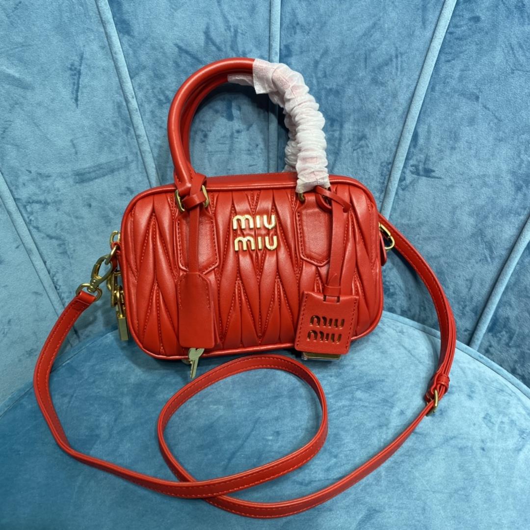 M family5BB123 MiuMius new Too Pretty Bowling Handbag is made of imported lamb skin classic brand ic