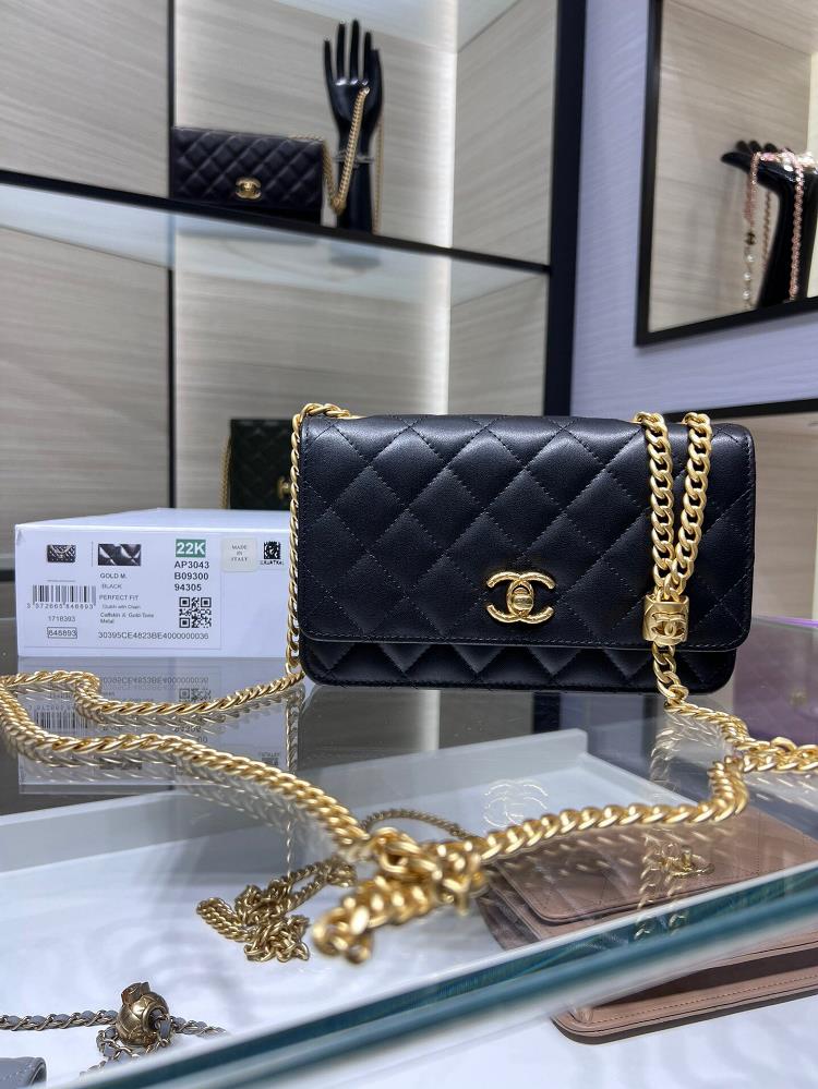 chanel 22Ks new Woc Golden Ball model is the most beautiful with adjustable buckles and adjustable chainsAdopting double C relief technology the log