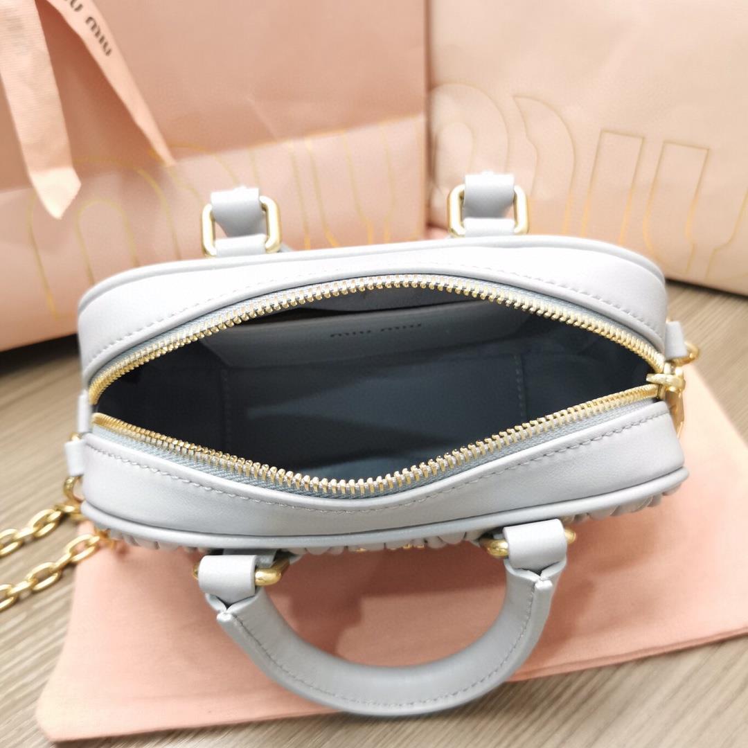 Small size The M familys new product Too Pretty Bowling Handbag features imported lamb skin cl