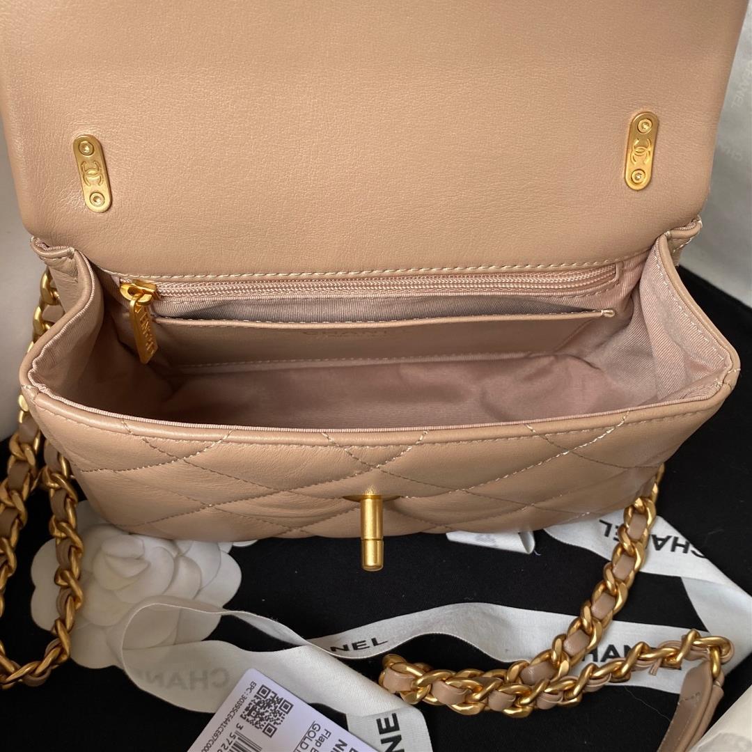 Chanel Gold Coin Flap Bag AutumnWinter AS4274Four leaf clover rice scented water bottle C