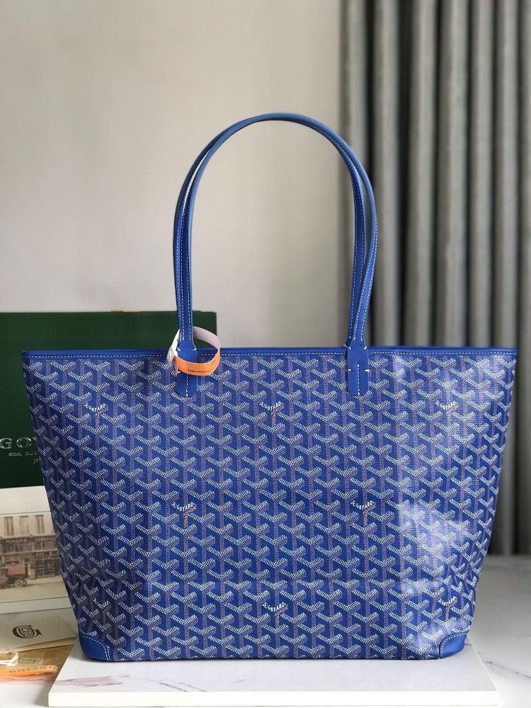 Goyard has undergone multiple studies and improvements continuously improving the fabric and leather and providing exclusive customization in all as