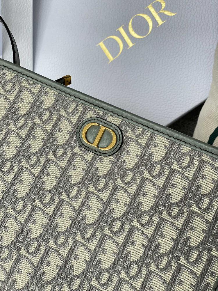 S2107UTZQM928TU3100Dior handbag renovation is really fragrant I just sent a Montaigne 30