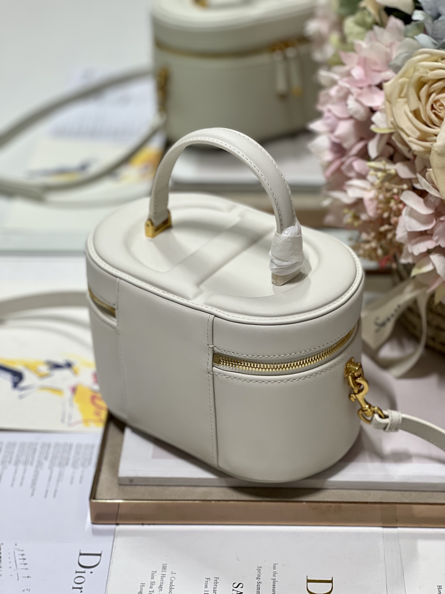 Dior New White Makeup Box BagThe design is more exquisite The exquisite design fully reflects 