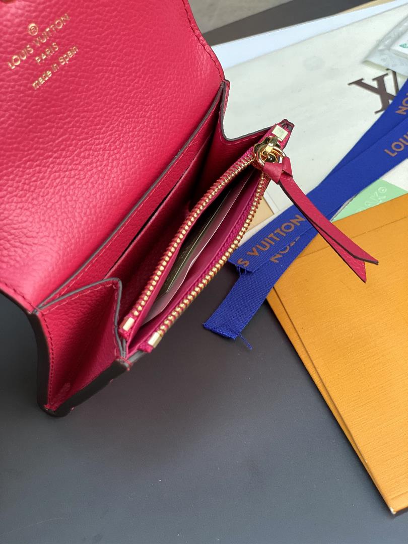 The M81520 Red Womens Zero Wallet Card Bag is small and exquisite yet extremely practica