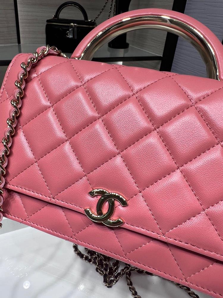 Owning a Chanel Bag AP2844Y from a handicraft shop is not just about having a fashionable