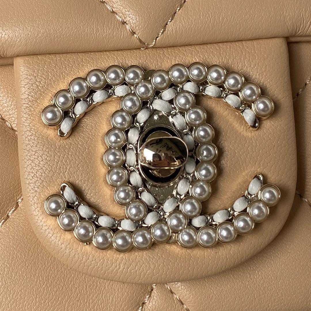 Chanel 23As popular pearl stick bag AS3791 has the same actual capacity as the CF small size I