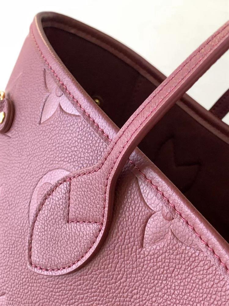 M45686 full leather embossing Featuring a fresh fabric lining and vintage details inspired