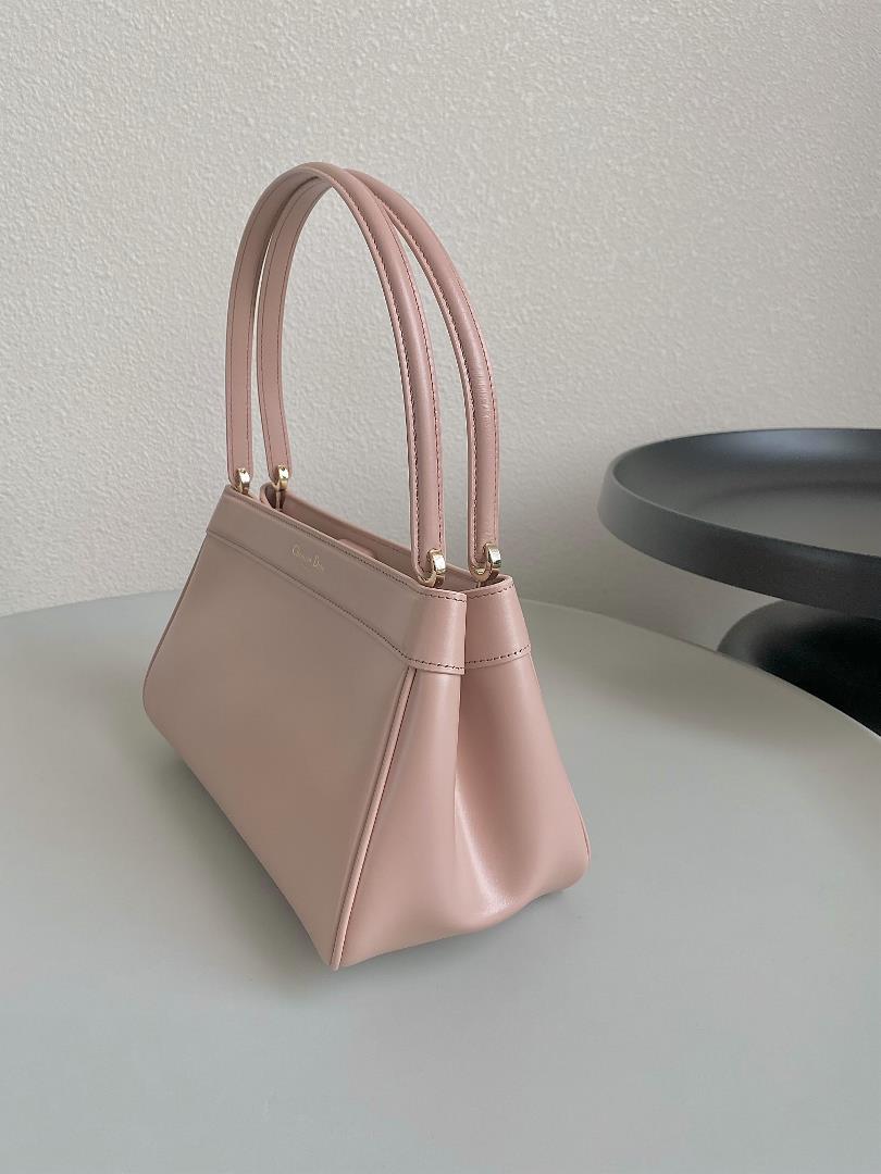 Gentle Pink MediumHandbag underarm bagAh ah ladies look over what they havent bought yetSuch a