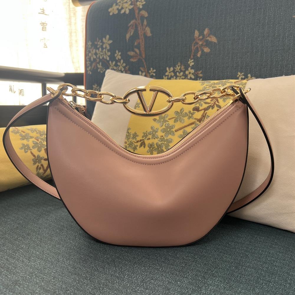 Small model 2080B plain weaveGARAVANI VLOGO MOON small chain leather HOBO handbag Thanks to a chain and detachable leather shoulder straps this hand