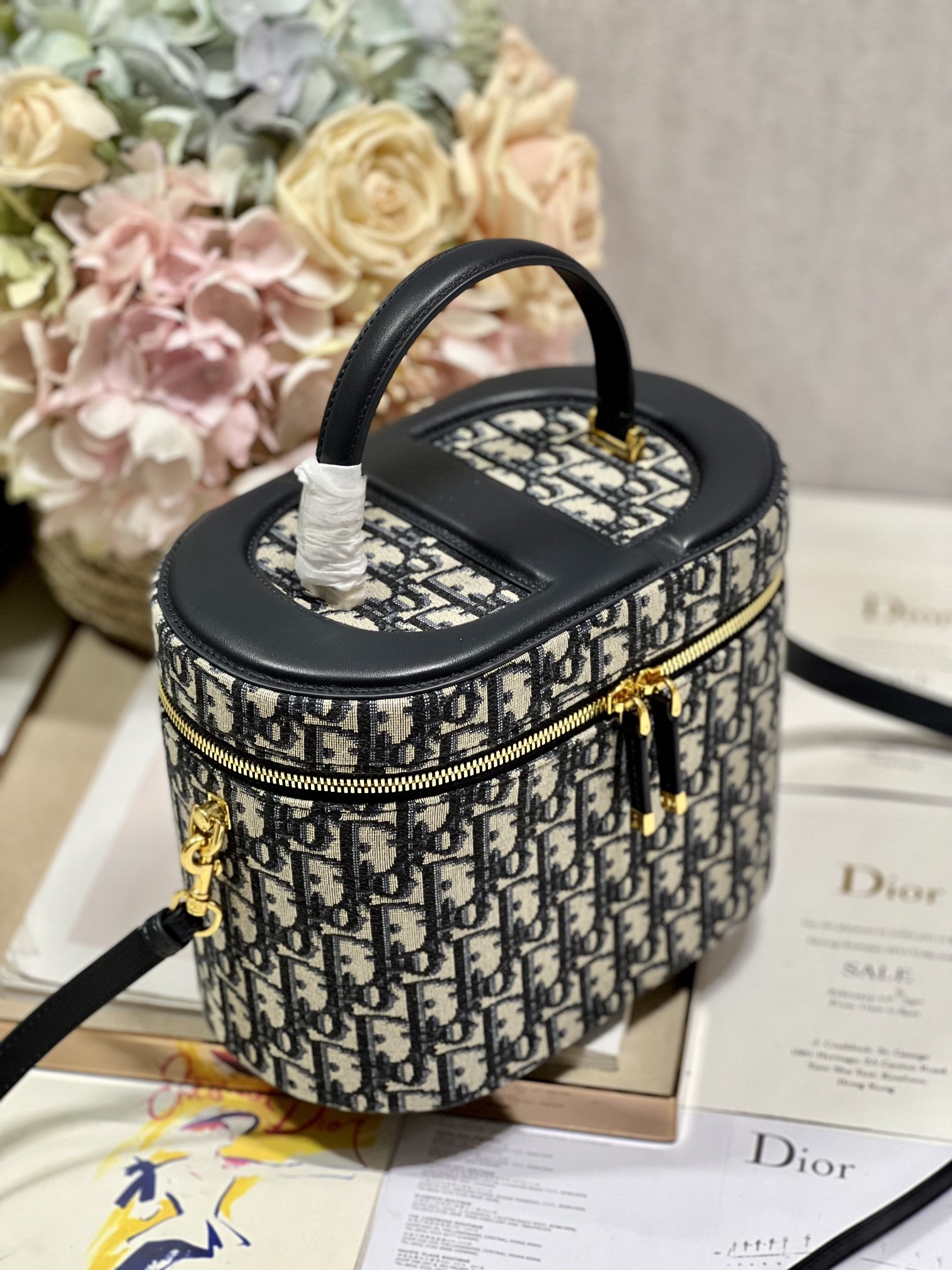 Dior New Large Blue D Makeup Box BagThe design is more exquisite The exquisite design fully re