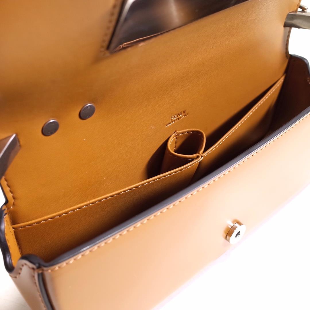 The FEND1 handheld bag is made of brown brushed leather material decorated with large F metal 