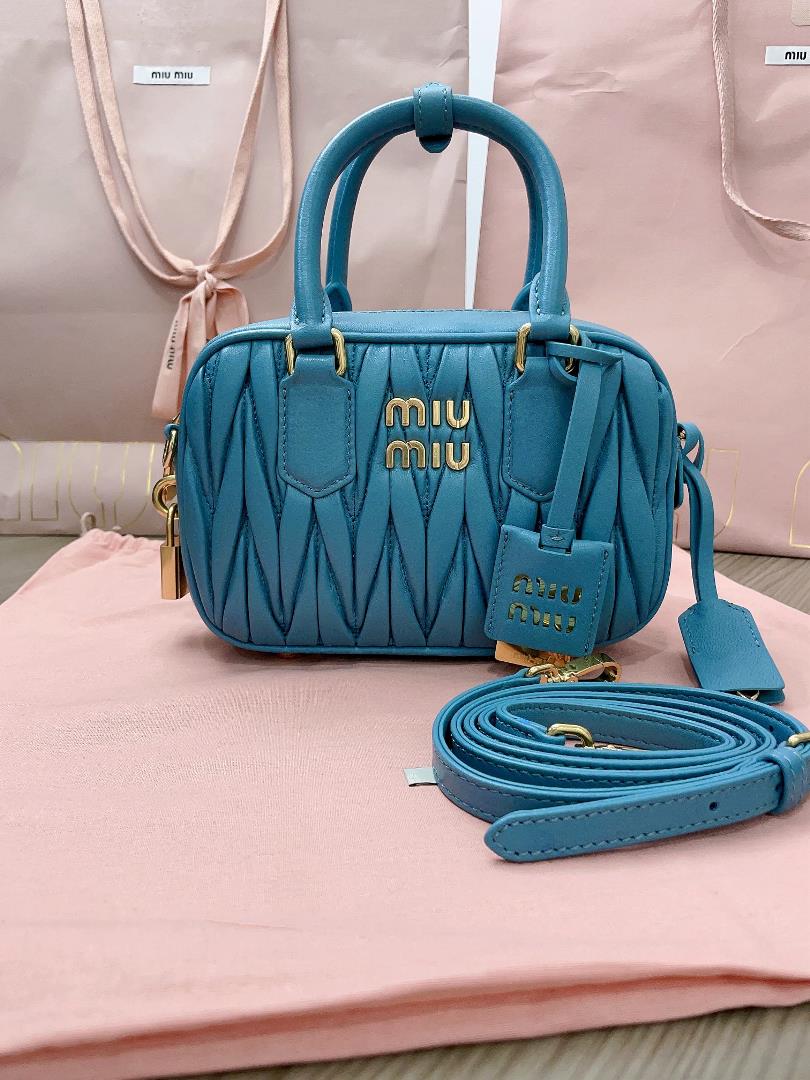 Medium 1080Miao Familys new Too Pretty Bowling Handbag 5BB123 is made with imported lamb skin classi