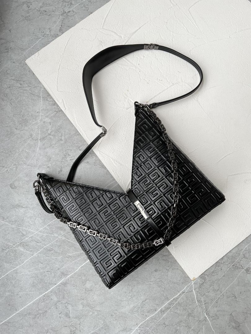 bath 650 French brand Ghome launches Vshaped Cut Out handbag in 2022Black embossed pattern sma