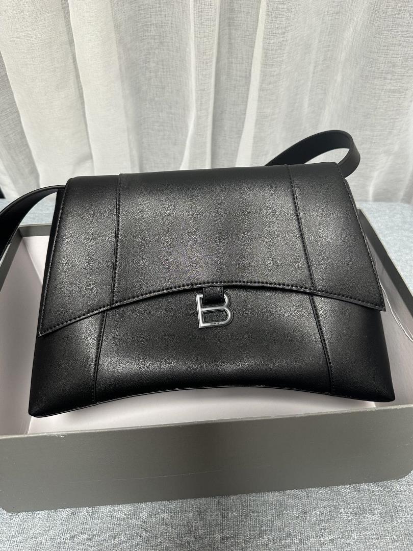 Balenciag Downtown 21ss a popular hourglass bag in the new autumn and winter season with a metal Bsh