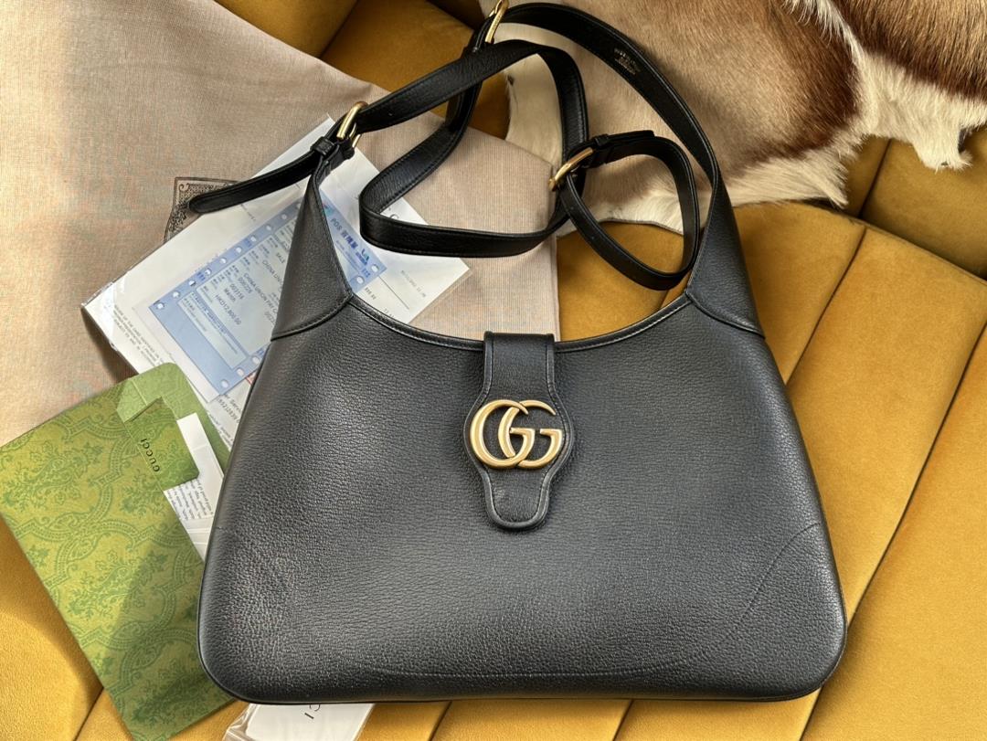 The original Gucci Cosmogonie726274 series of leather was unveiled on the runway at the historic Mon