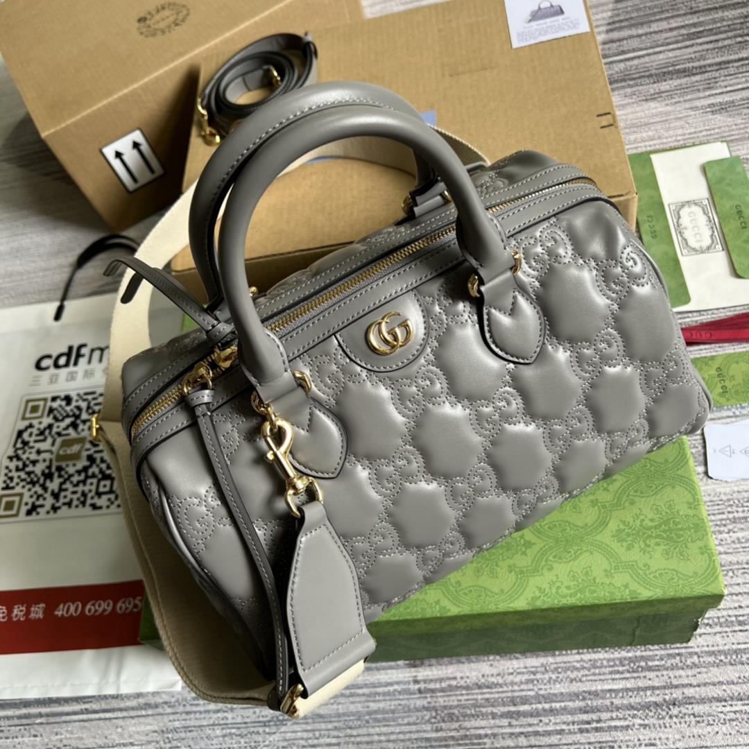 Equipped with a complete set of specialty green packaging GG quilted leather tote bags this bl