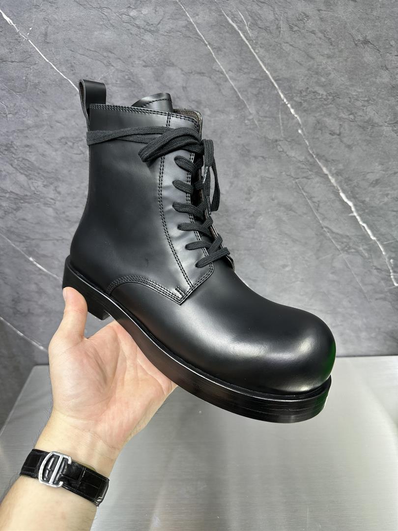 The latest 2023 BOTTEGA VENETA Bottega Derby mens boots are round headed HeIium lace up B