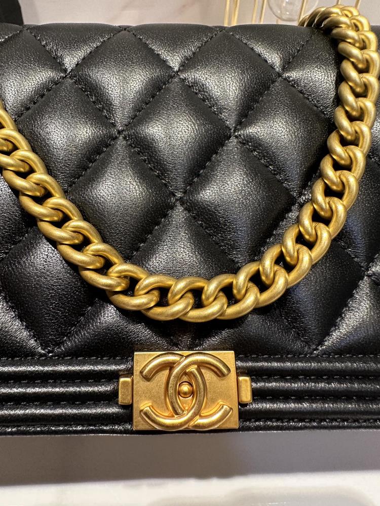 chanel 21 New Product Boy Classic Treasure Bag Imported Sheepskin and Fine Ball Cowhide Cr