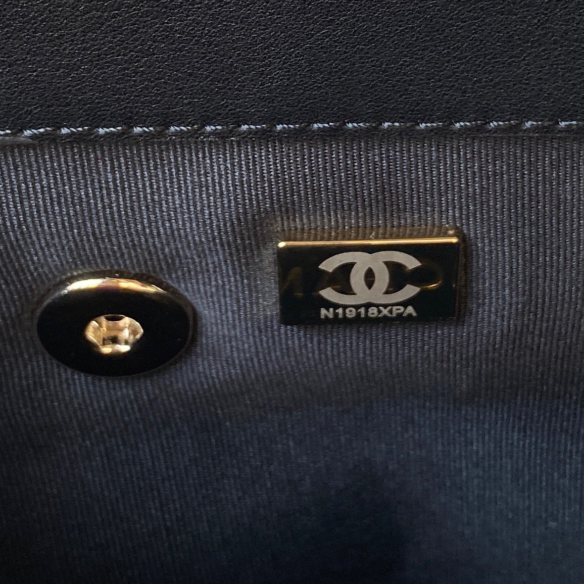 The Chanel23P super popular double backpack is very small in size, similar to the old duma and