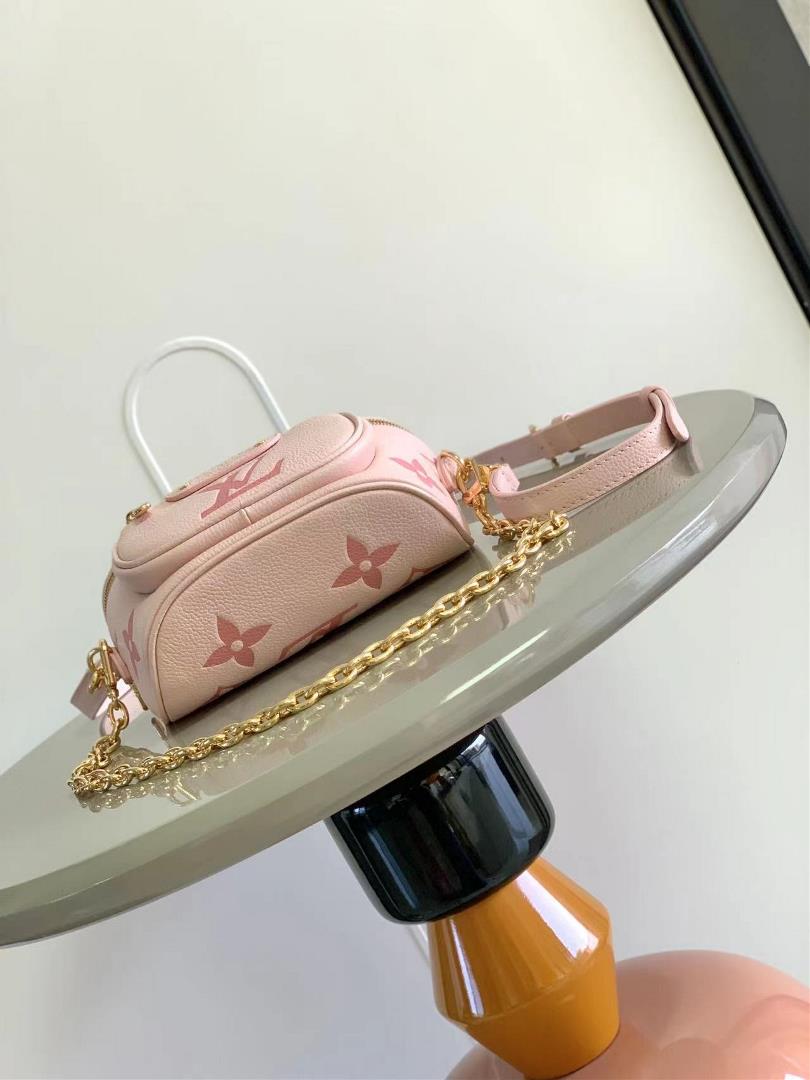 M82208 m82347 This Mini Bumbag handbag comes from the LV Gradient collection and features a gr